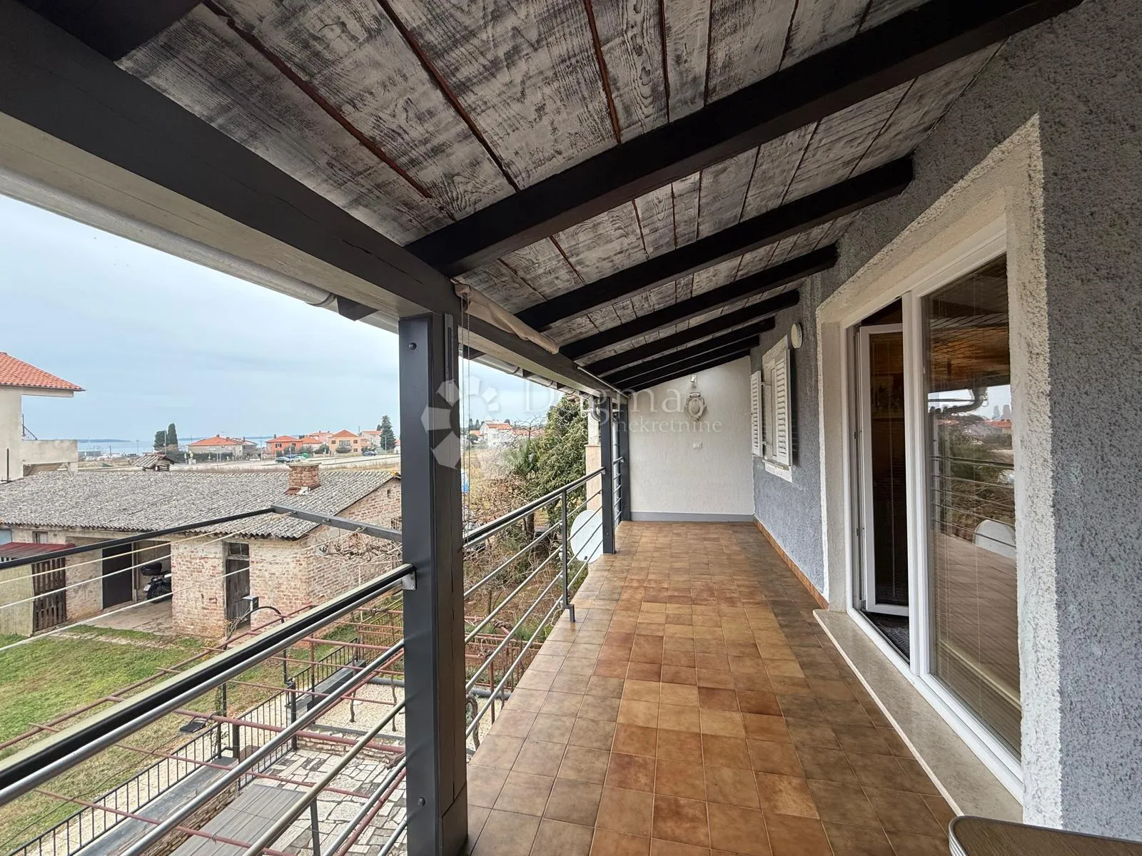 kuća s 2 stana - 300 m od mora - slika 42