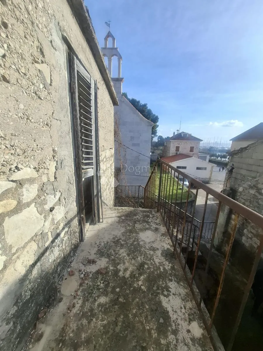 starina za renovaciju- kaštel gomilica - slika 7
