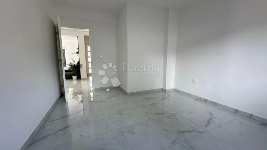 urbana vila novogradnja na rabu - slika 10