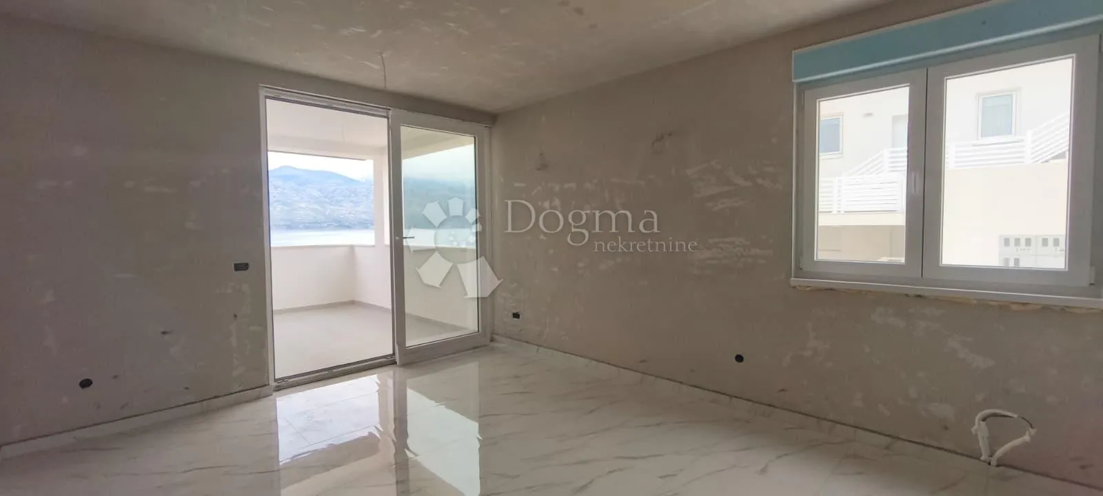 stan u prizemlju s vrtom i spektakularnim pogledom - ražanac - slika 3