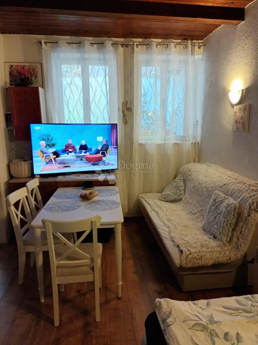 poslovni prostor i garsonjera u centru rovinja - slika 11