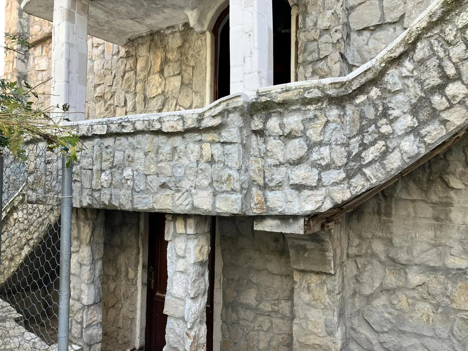 kameni ''dvorac'' s pogledom na more, omiš - slika 9