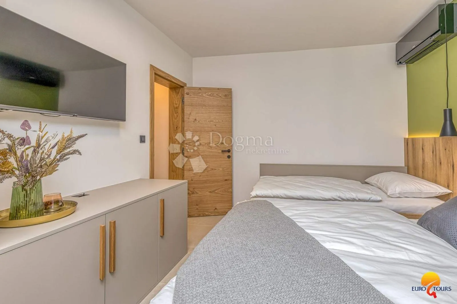 očaravajuća apartmanska kuća u samom centru vrsara - slika 31