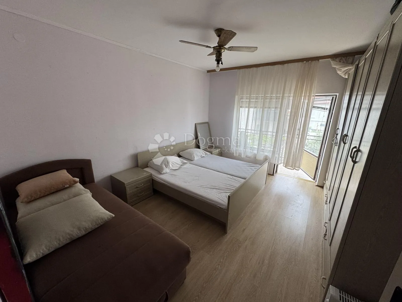 vodice – dvosoban stan 90 m², 500 m od mora - slika 2