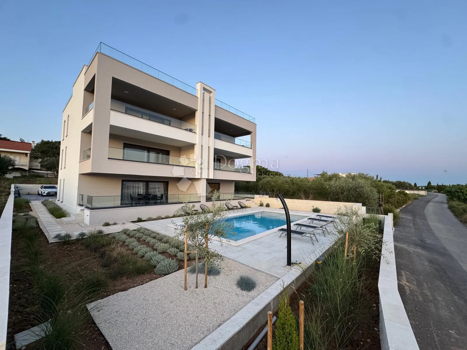 crno, zadar -luksuzan trosoban stan - prizemlje s bazenom 100 m² - slika 3