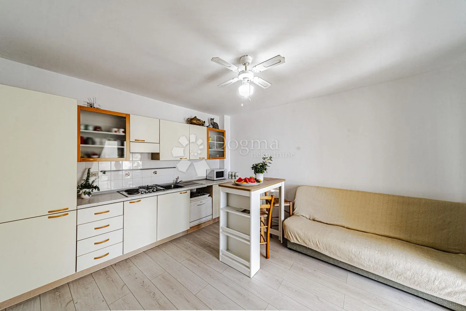 prvi red do mora: samoodrživa apartmanska vila s uhodanim poslovanjem – vela luka, korčula - slika 143