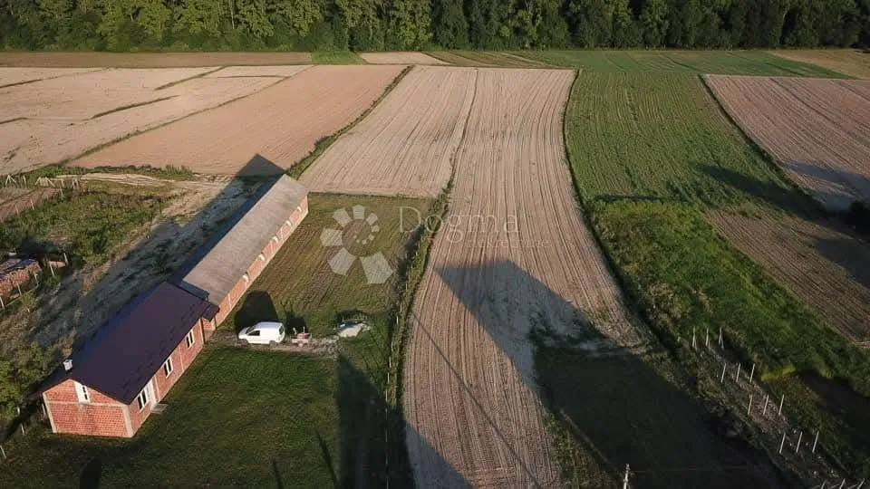 gospodarski objekt na parceli 12.377 m²-poljana križevačka - slika 2