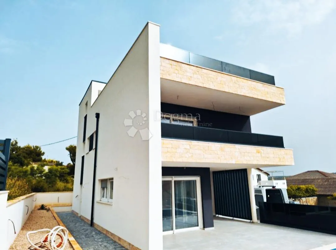 vila na 250m od mora, rtina - slika 4
