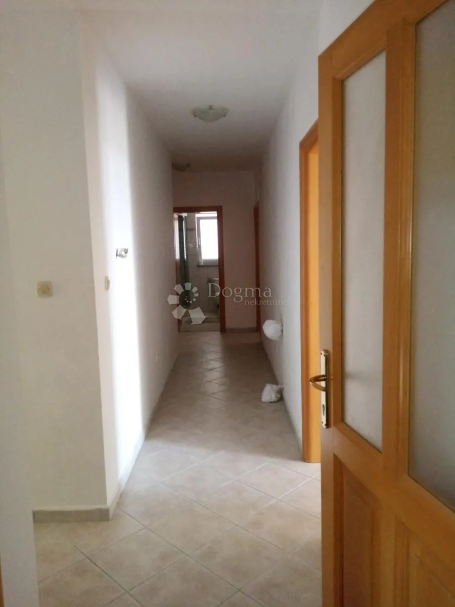ekskluzivni objekat sa poslovnim prostorima, stanom i 8 apartmana - slika 9
