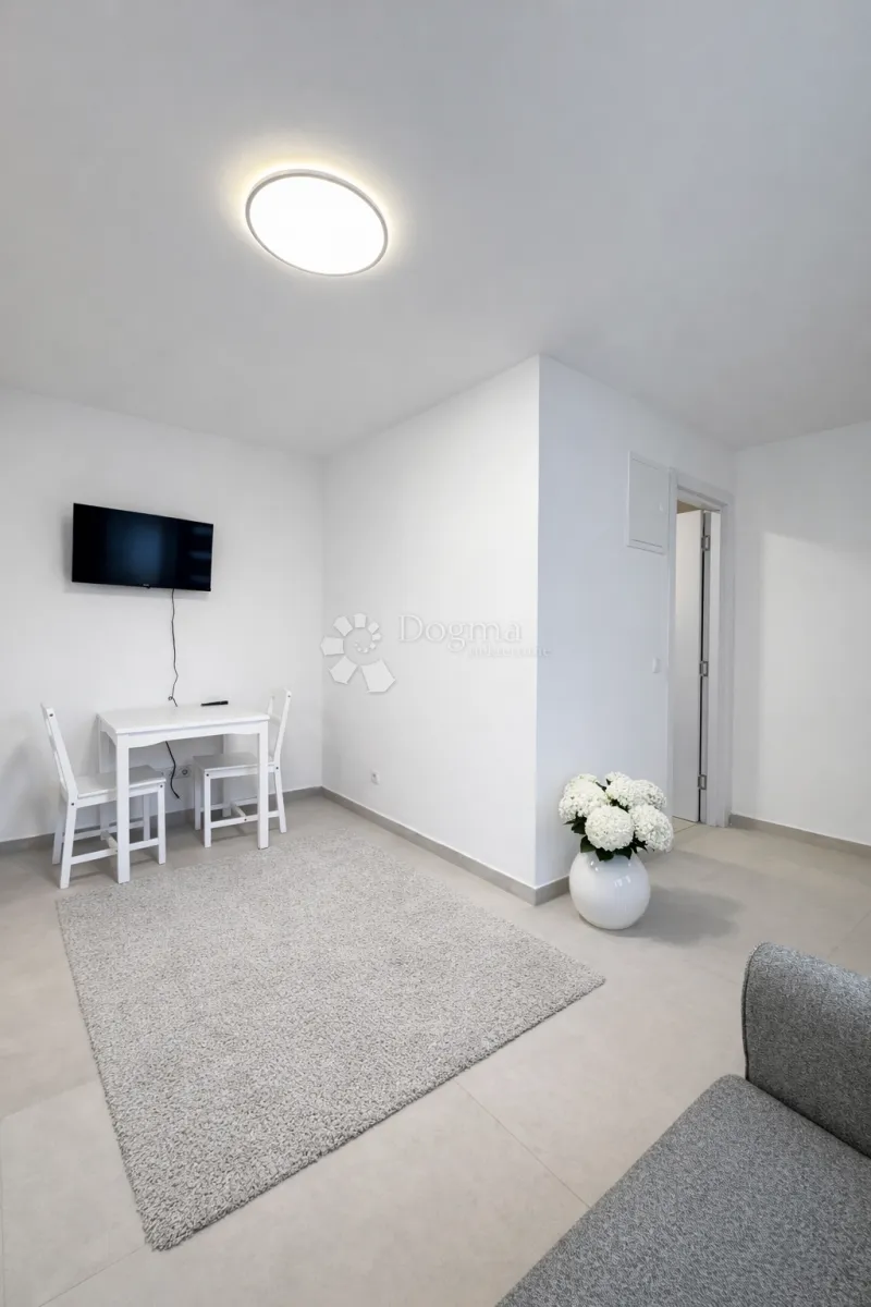stan 590 € – sve uključeno (režije + internet) - slika 10