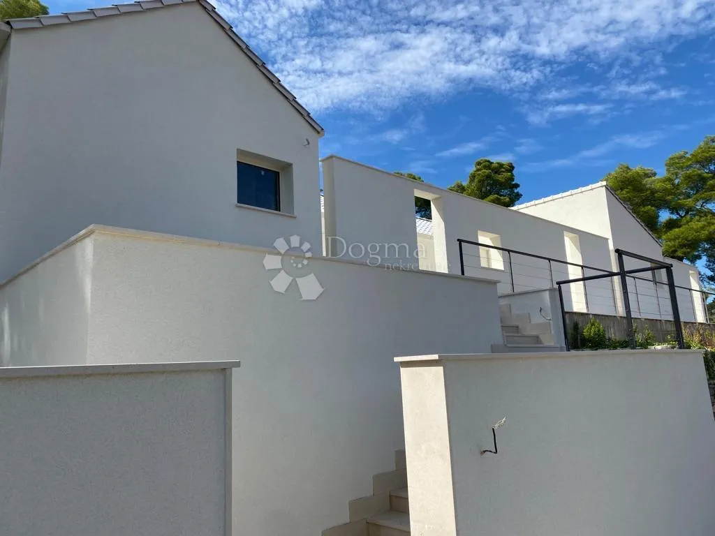 drugačija vila s bazenom, brač, bobovišća - slika 2