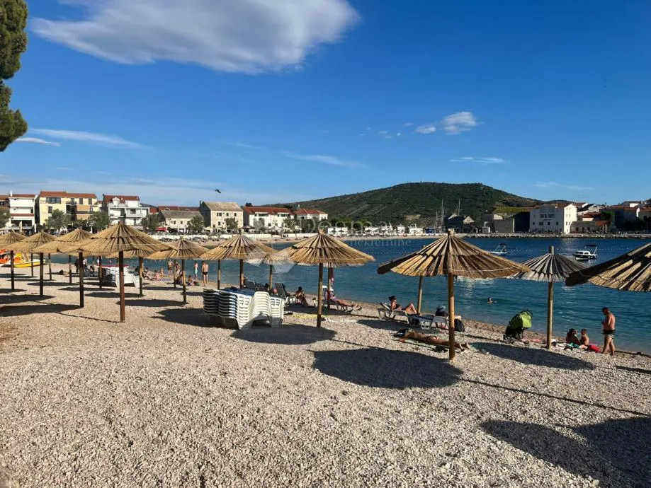 primošten, prekrasan apartman na moru - slika 18