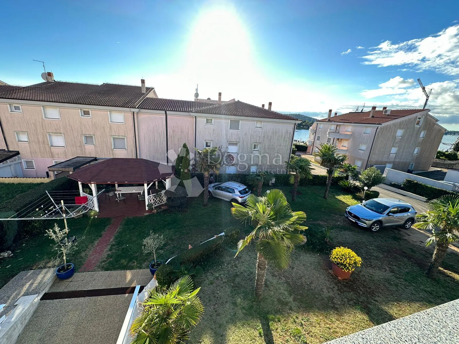 apartmanska kuća na 50 metara do mora - slika 12