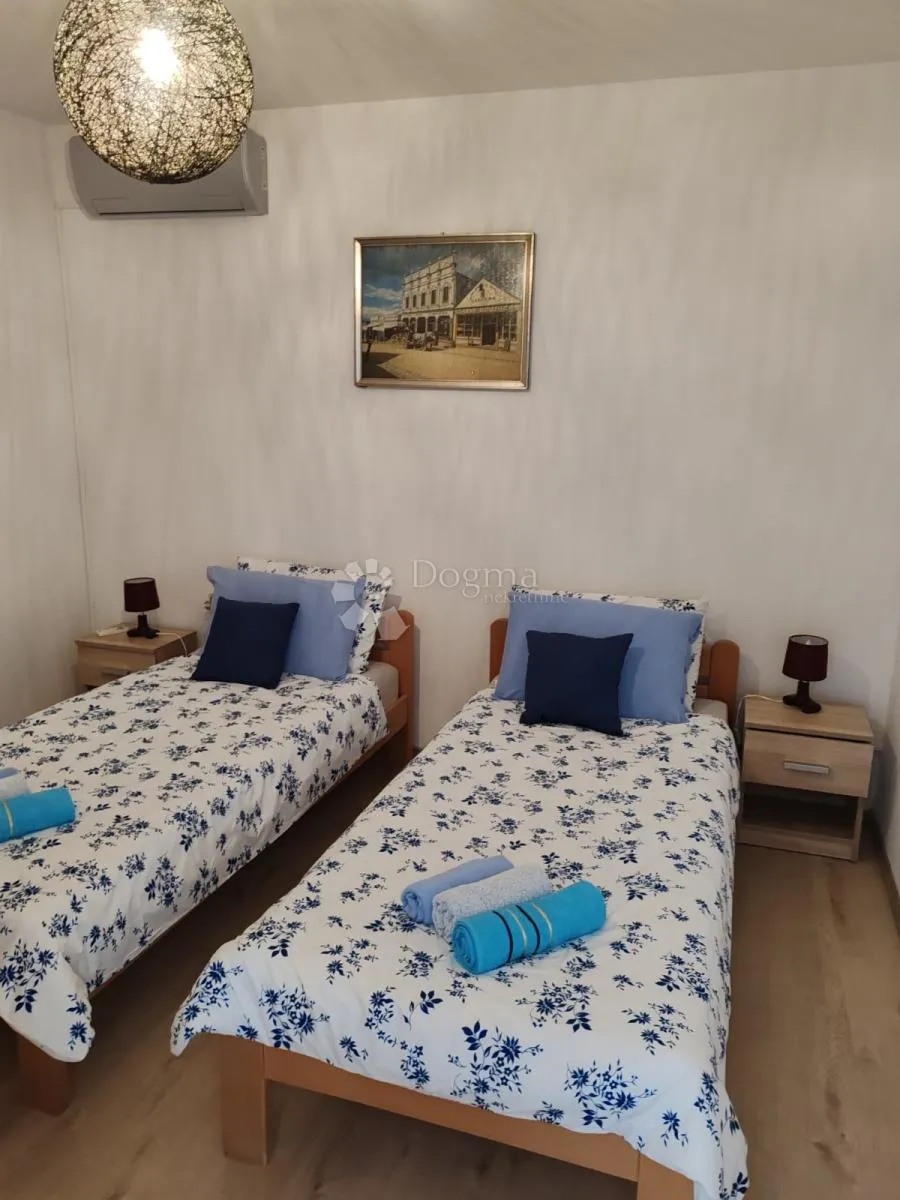 kuća za odmor s bazenom -tinjan - slika 10