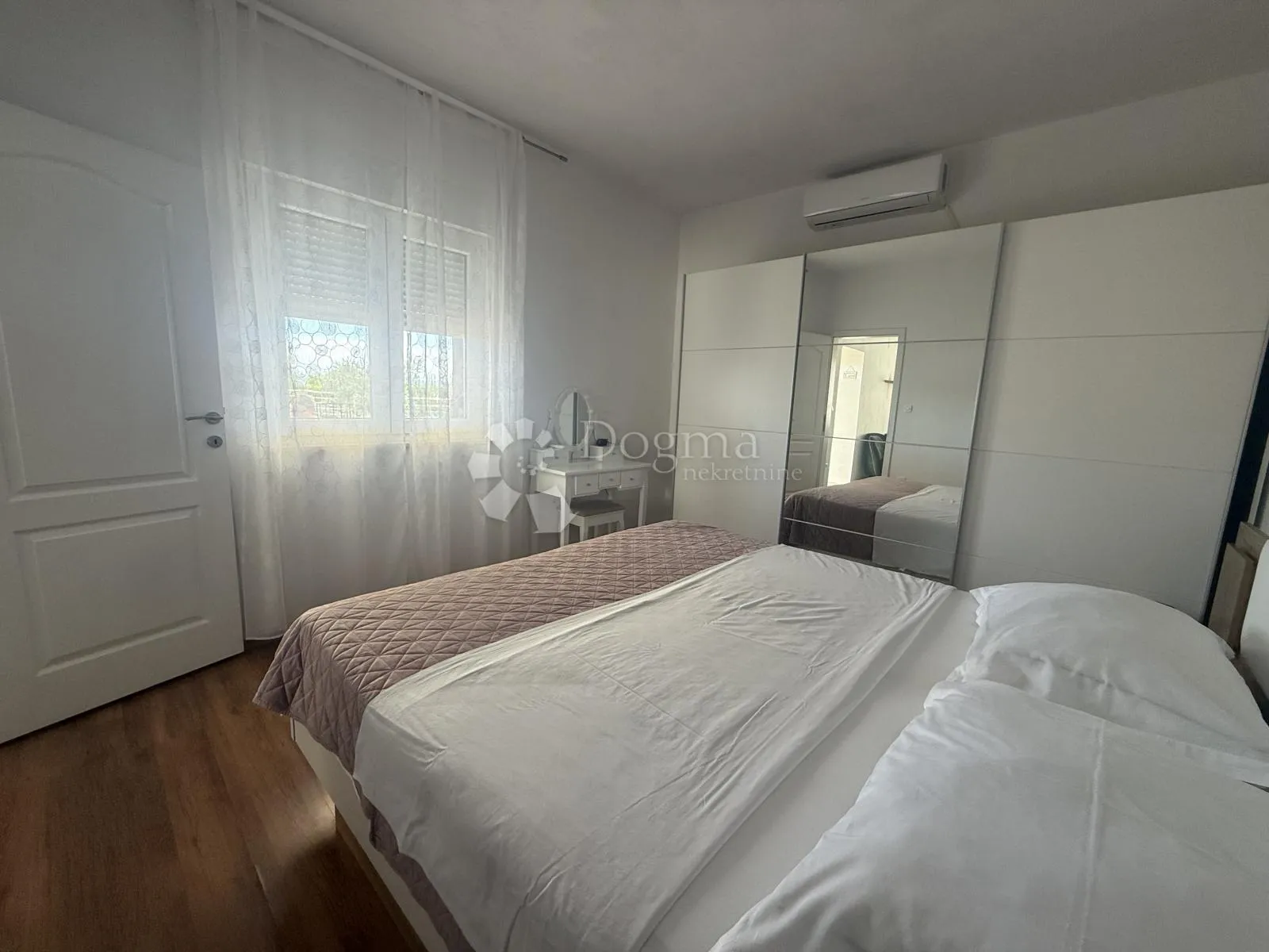 kaštela - vila s bazenom i panoramskim pogledom na more - slika 16