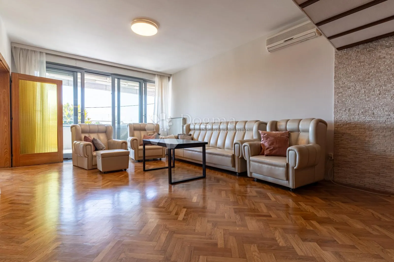 prostran dvoetažni stan s dvije panoramske terase – pantovčak / britanski trg, 200 m² - slika 7
