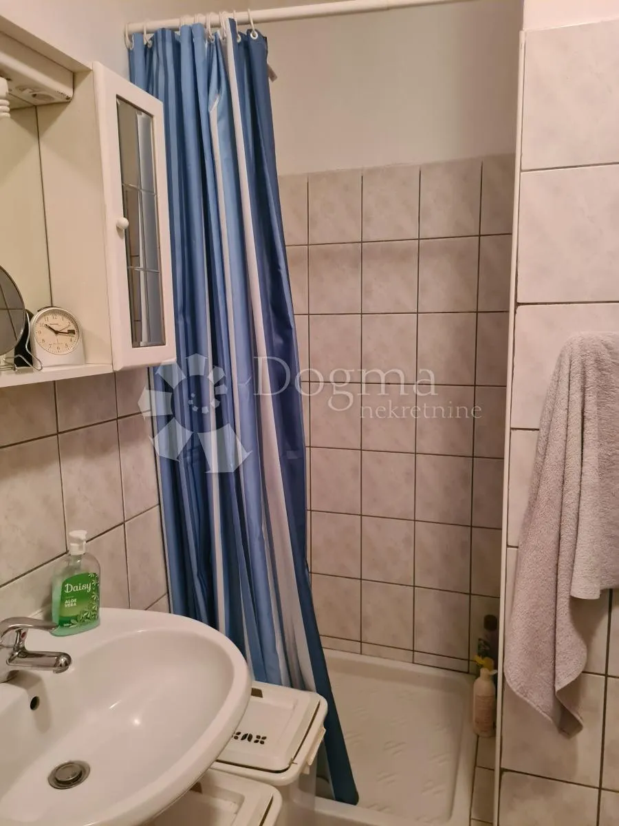 šibenik centar - kamena kuća blizu rive - slika 25