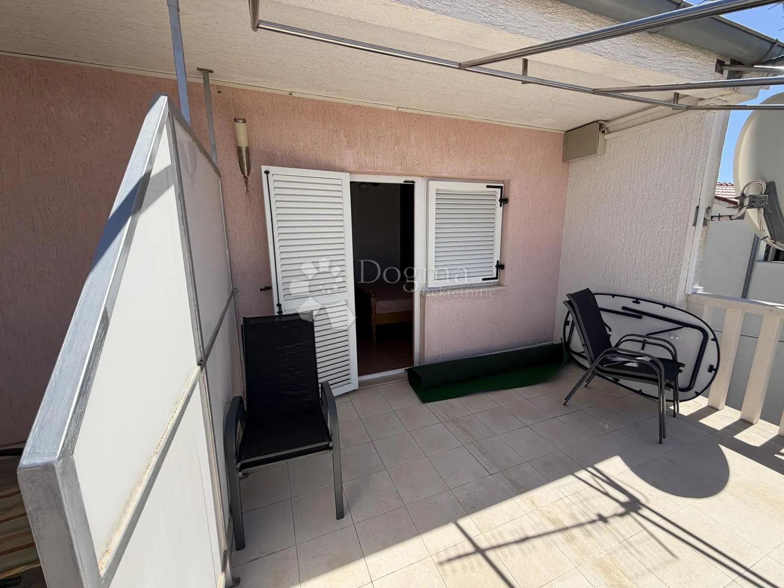 prilika u brodarici- kuća blizu mora, s 6 apartmana i 3-sobnim stanom!! - slika 44