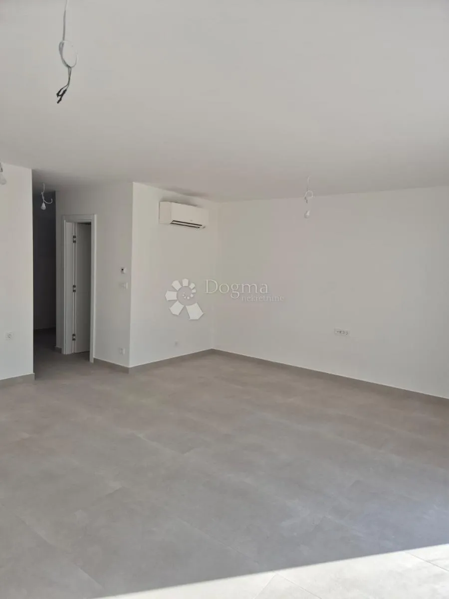 okrug gornji – novogradnja – prostran moderan stan (s1) s prostranim terasama, 150 m od plaže - slika 10