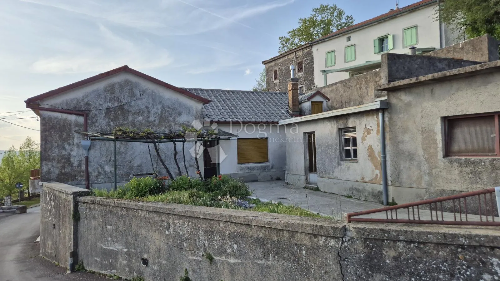 grad grobnik - useljiva kuća sa puno potencijala - slika 3