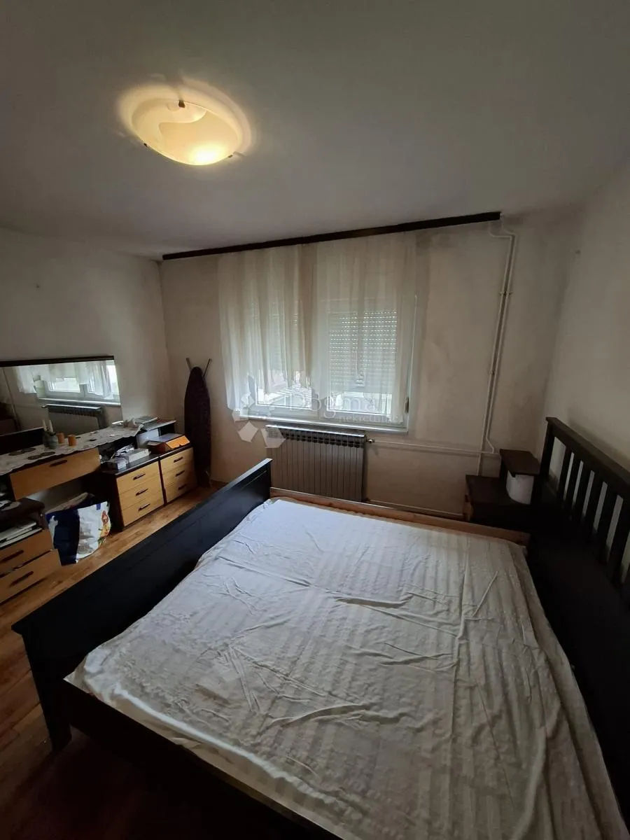 obiteljski dom s dvorištem i garažom – kustošija - slika 11