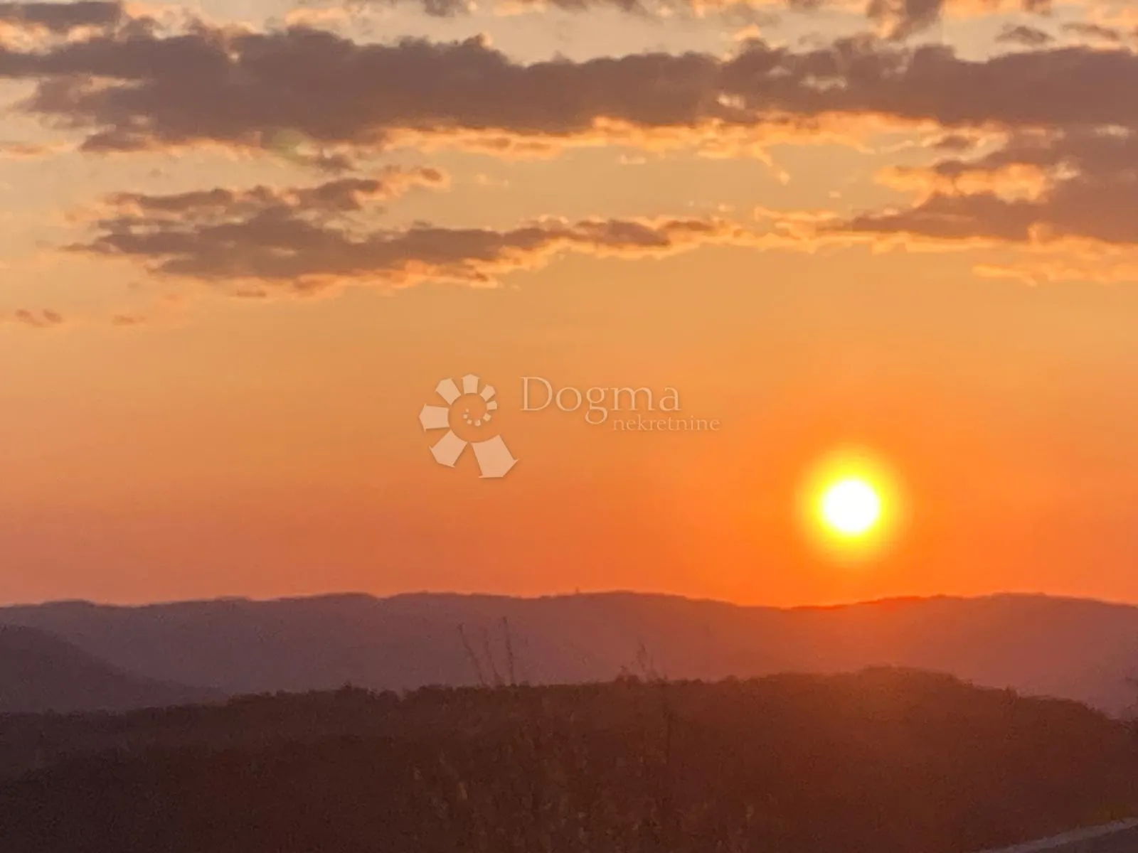kuća s bazenom, 1000m2 okućnice, panoramski pogled - slika 31