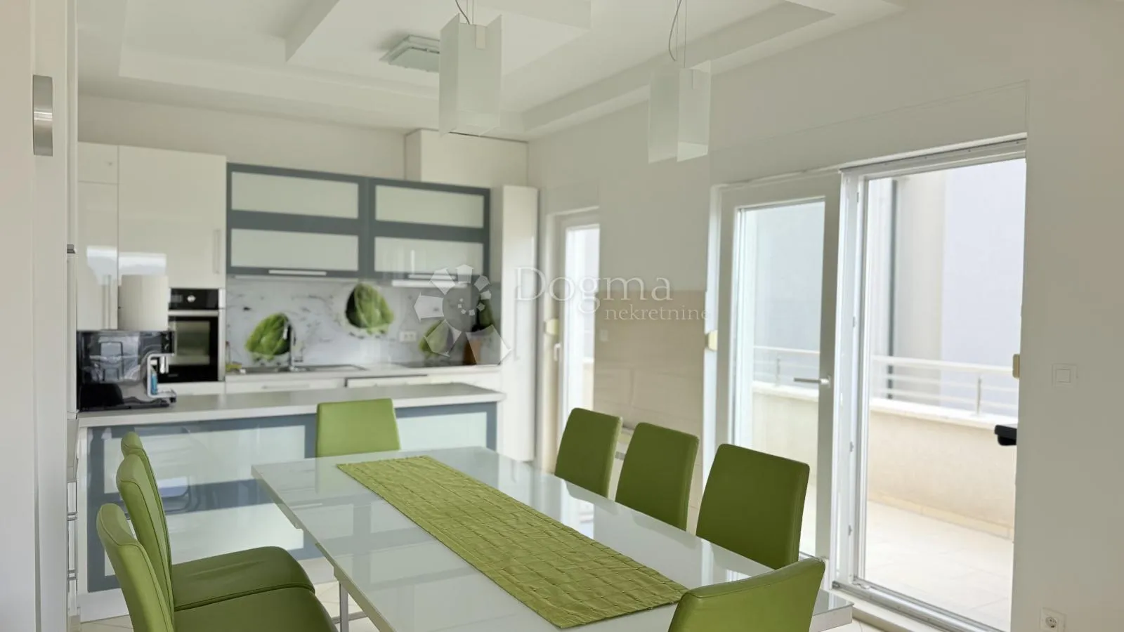 penthouse u baškoj vodi – dvoetažni, kompletno namješten - slika 4