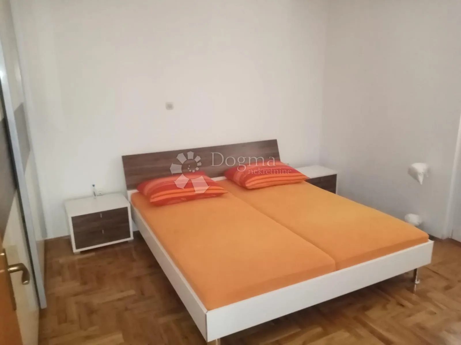 ekskluzivni objekat sa poslovnim prostorima, stanom i 8 apartmana - slika 15