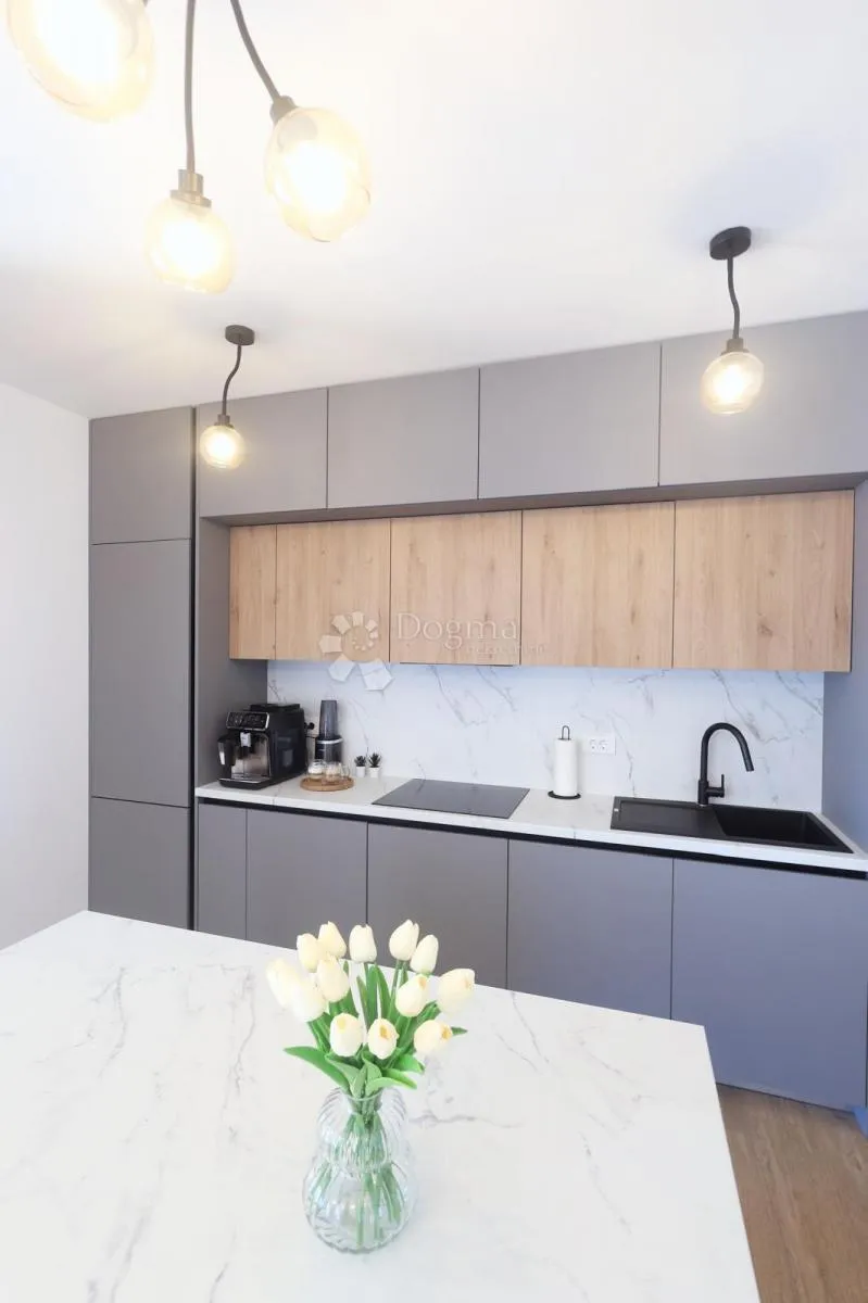 moderna kuća s bazenom -178m2, mirna lokacija - slika 7