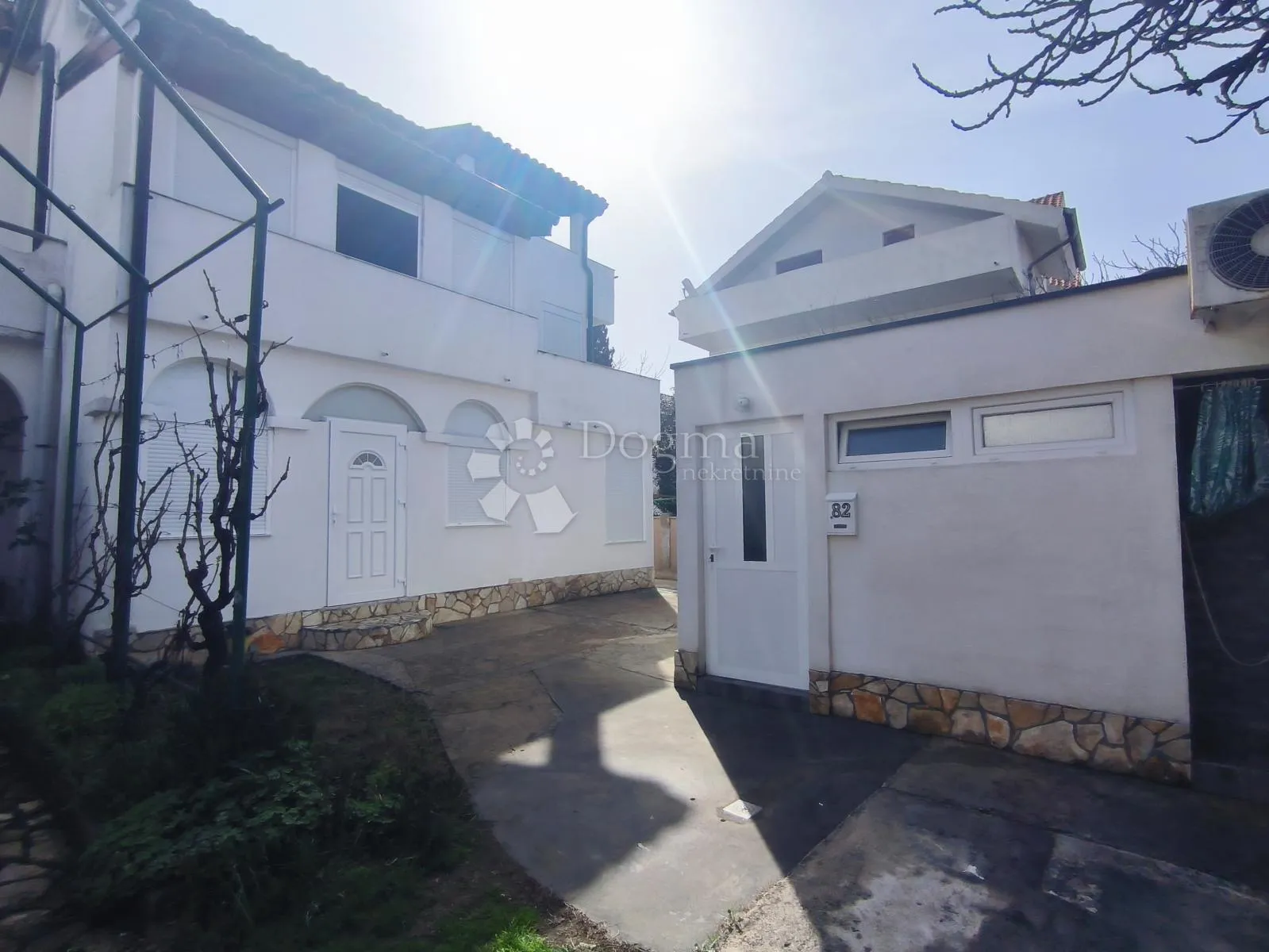 kuća sa 6 apartmana, sabunike-privlaka - slika 8