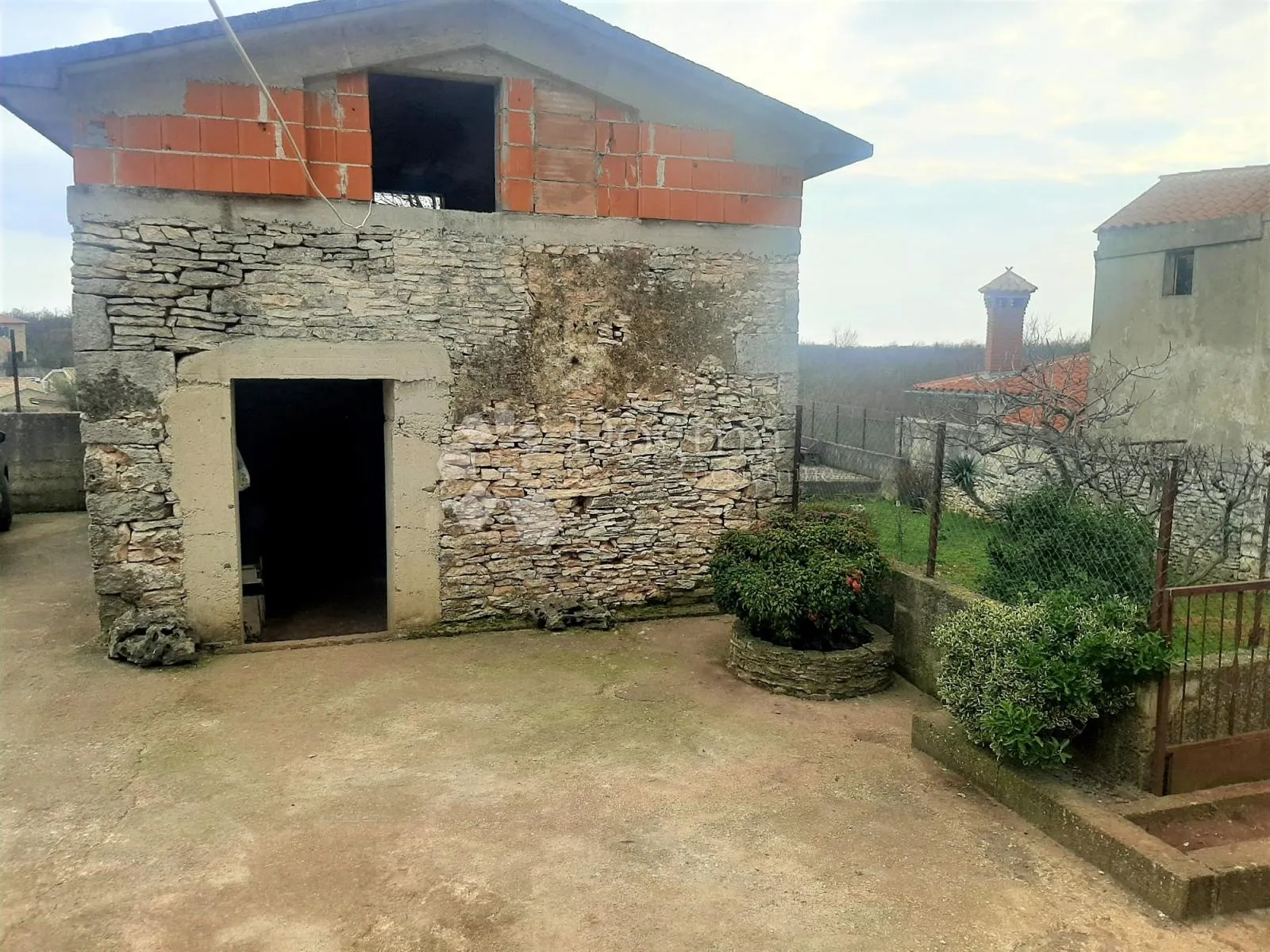 dvije istarske kuće sa velikim potencijalom - slika 4