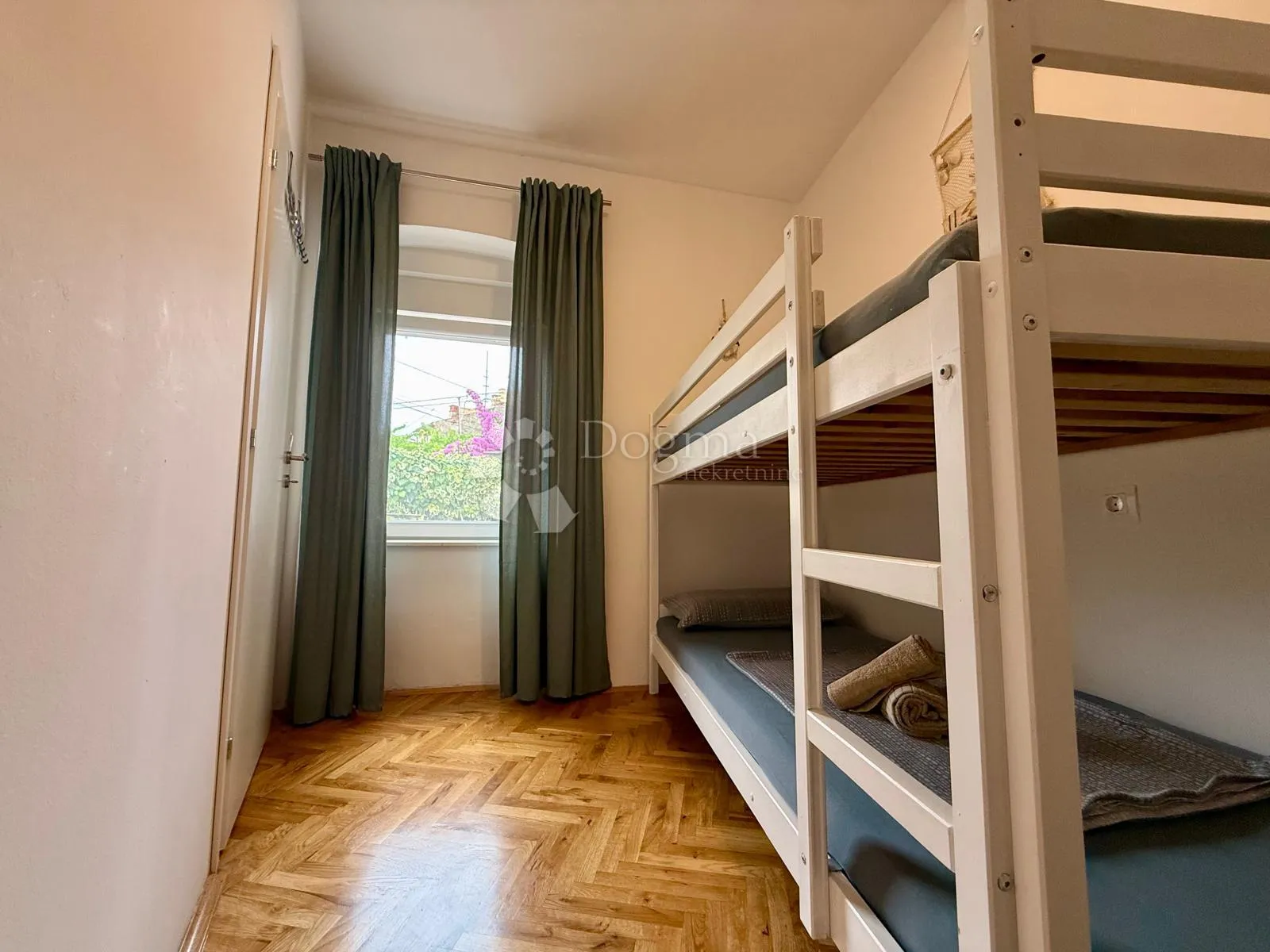 dva luksuzno renovirana apartmana rustikalnog šarma – vrhunska investicija u srcu pule - slika 17