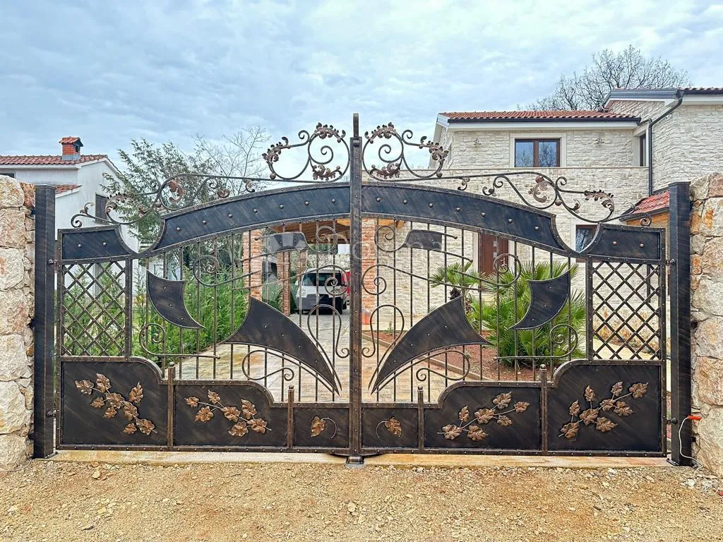 otok krk - kamena vila s bazenom - slika 2
