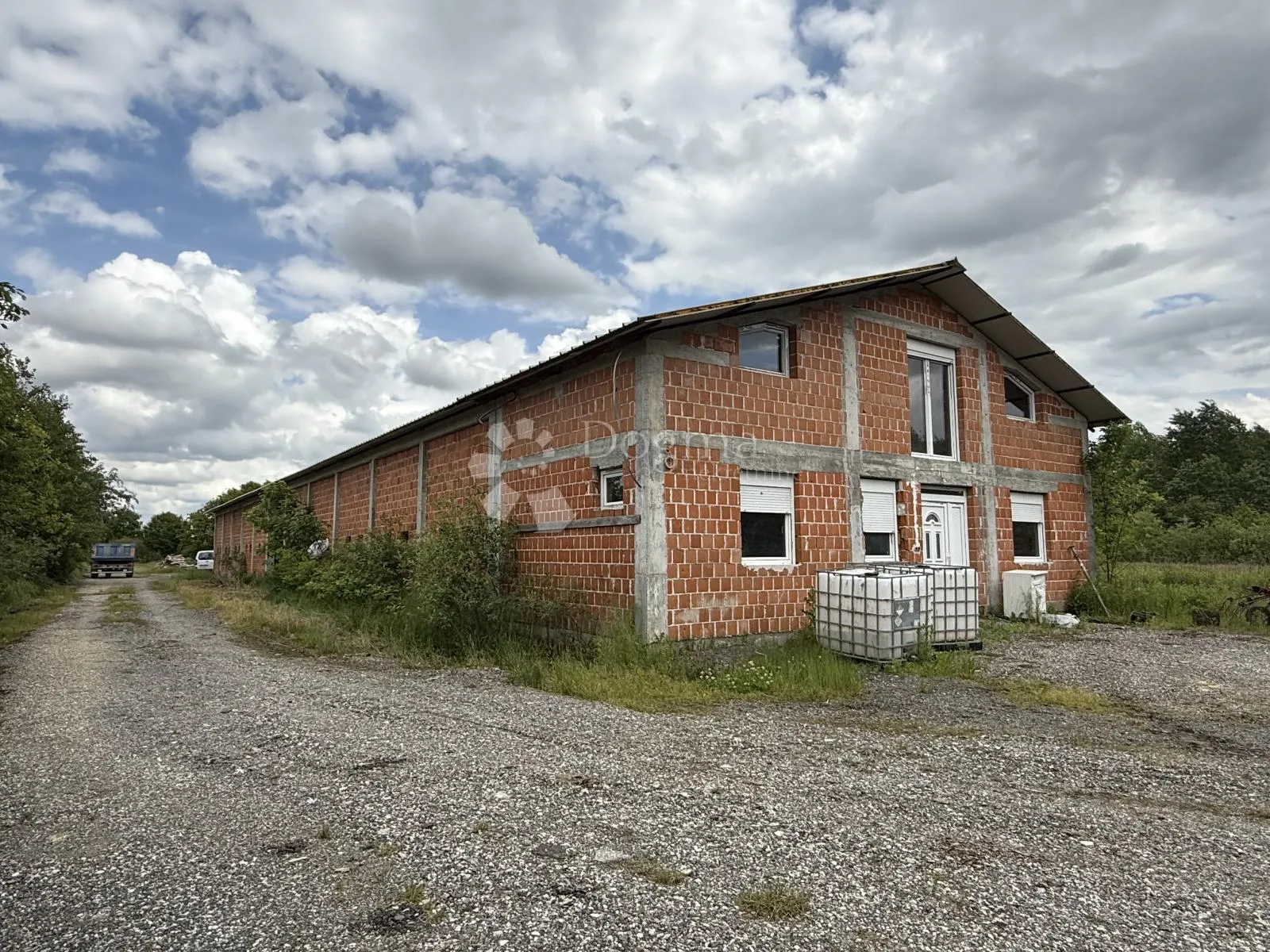 poljoprivredno zemljište 12.063 m² s gospodarskom zgradom 600 m² - slika 6