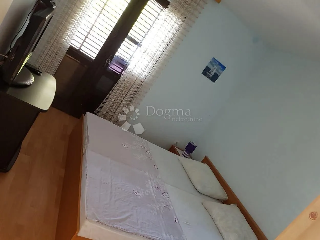 kuća dvojna gornji karin , pogled na more - slika 10