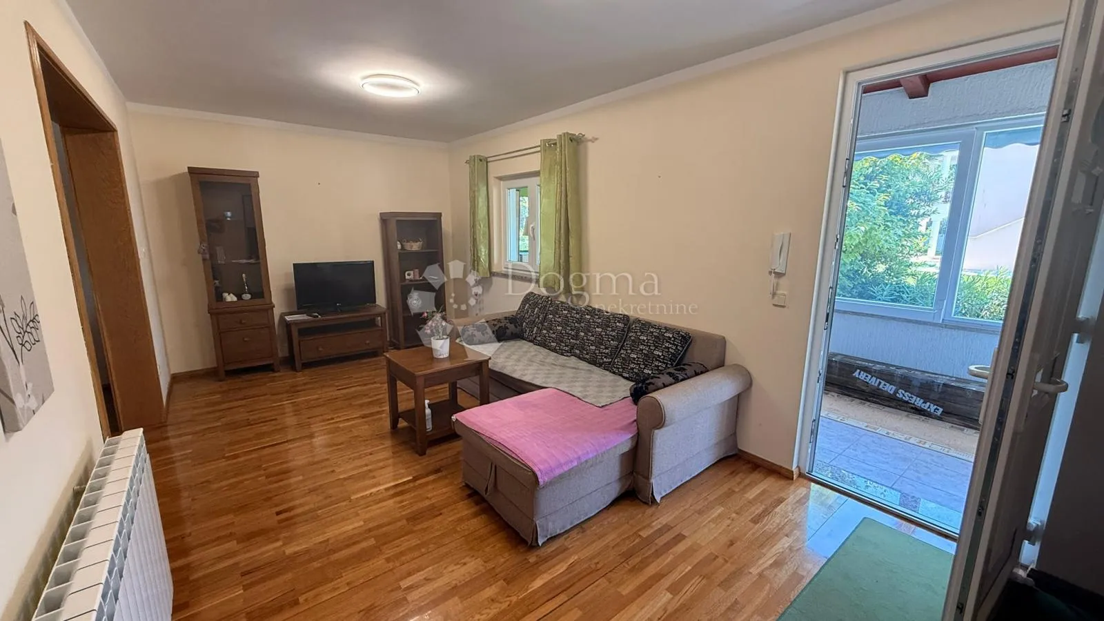 atraktivna kuća sa tri apartmana poreč - slika 12