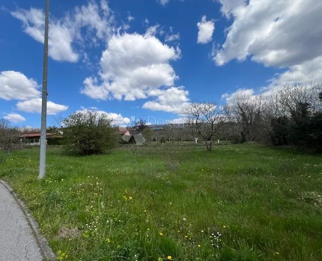 lijepa parcela u okolici buzeta - slika 1