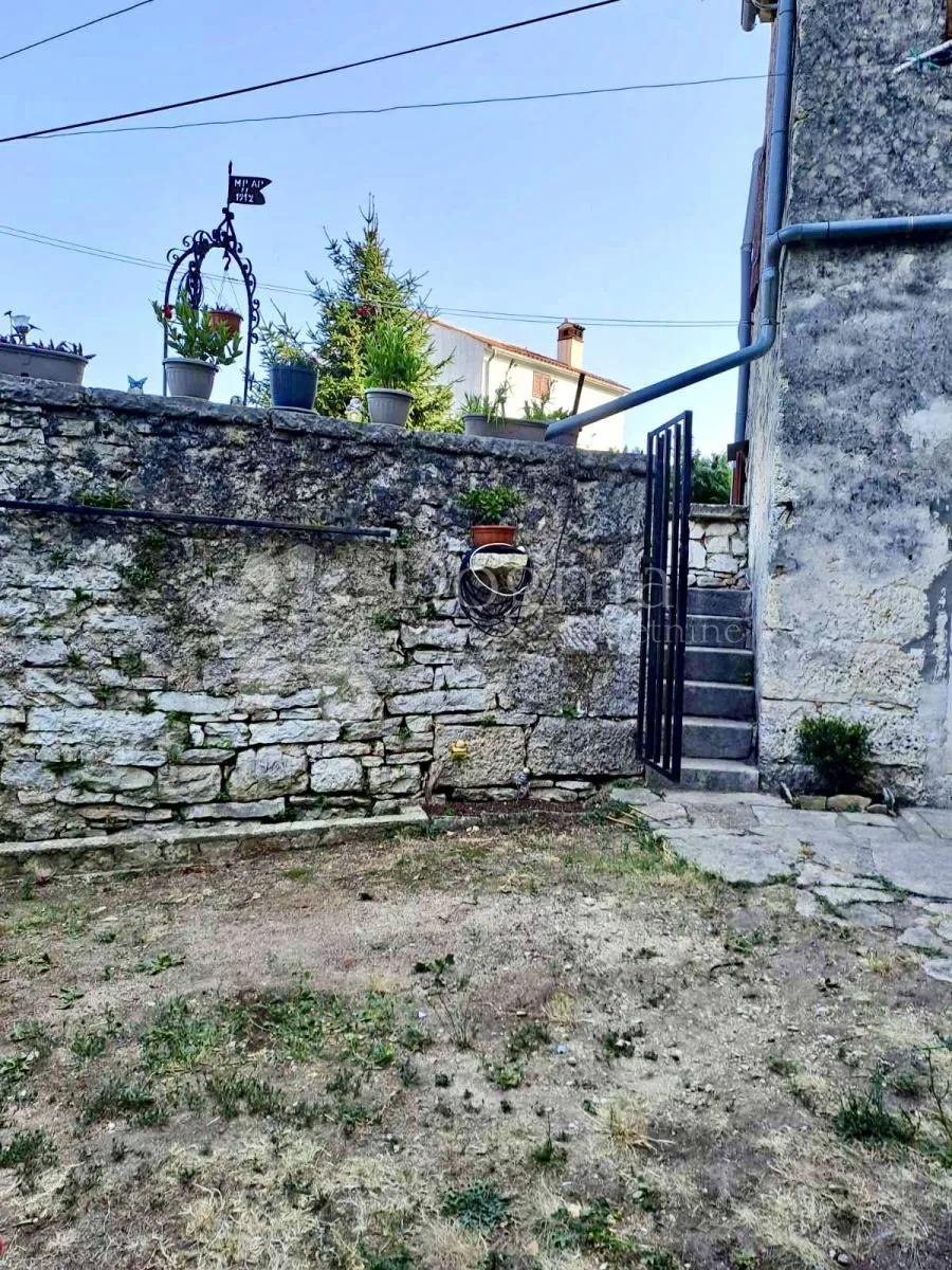 kuća u centru bala sa dvorištem - slika 4