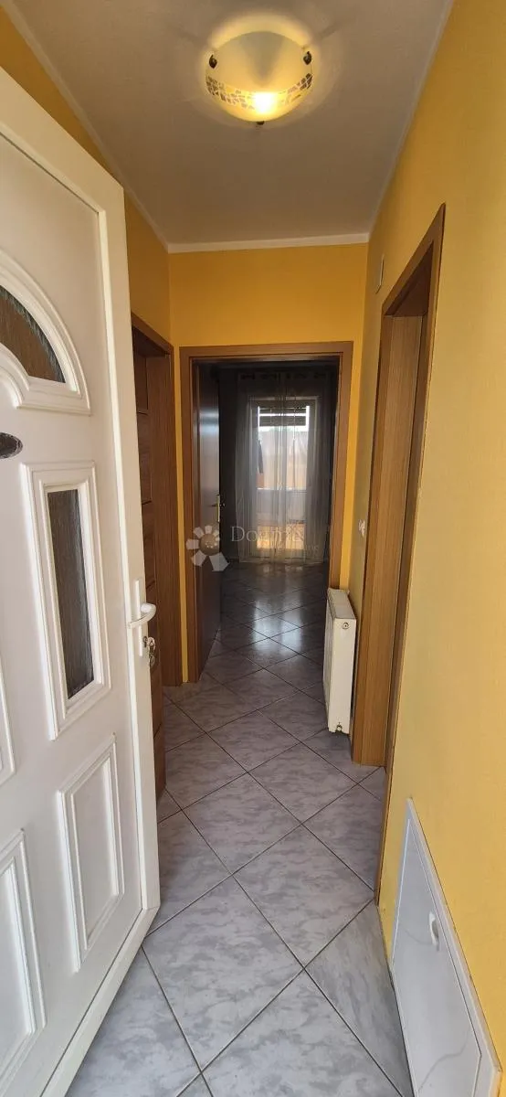 kuća sa 2 stana i bazenom - slika 108