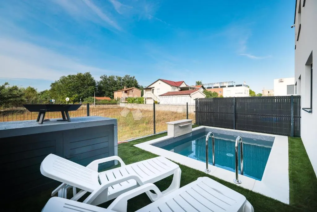 luksuzna dvojna kuća s bazenom – privlaka, 150 m od mora s3 - slika 24