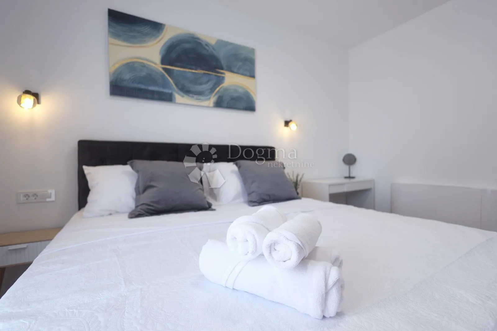 moderna kuća s bazenom -178m2, mirna lokacija - slika 16