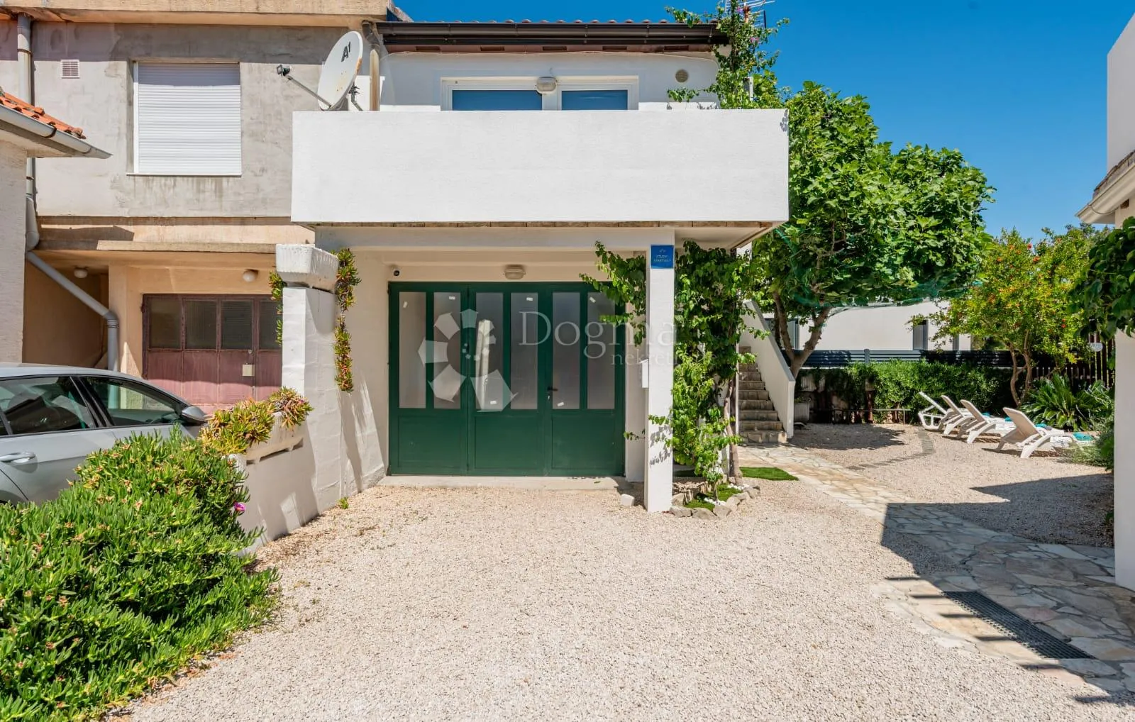 tri apartmana s bazenom - slika 81