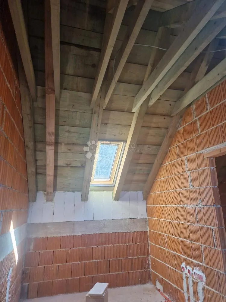nova novcata kuća u prirodi - slika 14