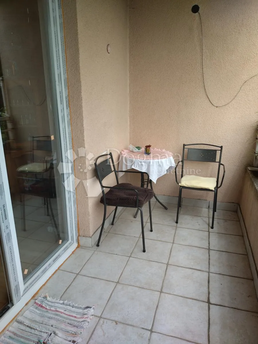 pobri prostrani stan s pogledom na more - slika 10