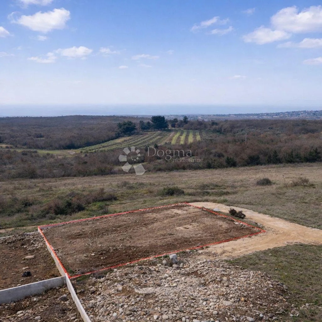Višnjan, atraktivno zemljište s panoramskim pogledom na more