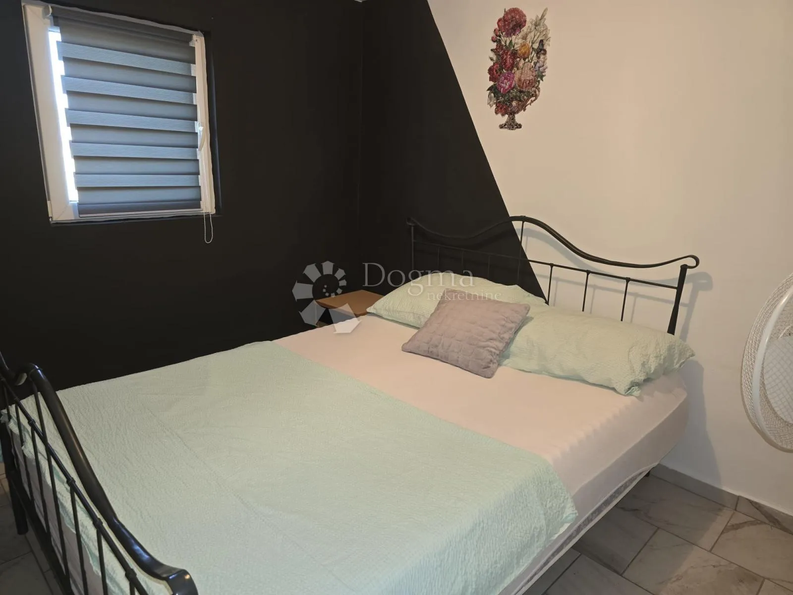 obiteljska kuća sa dva stana + pomoćni objekt sa dva apartmana - slika 19