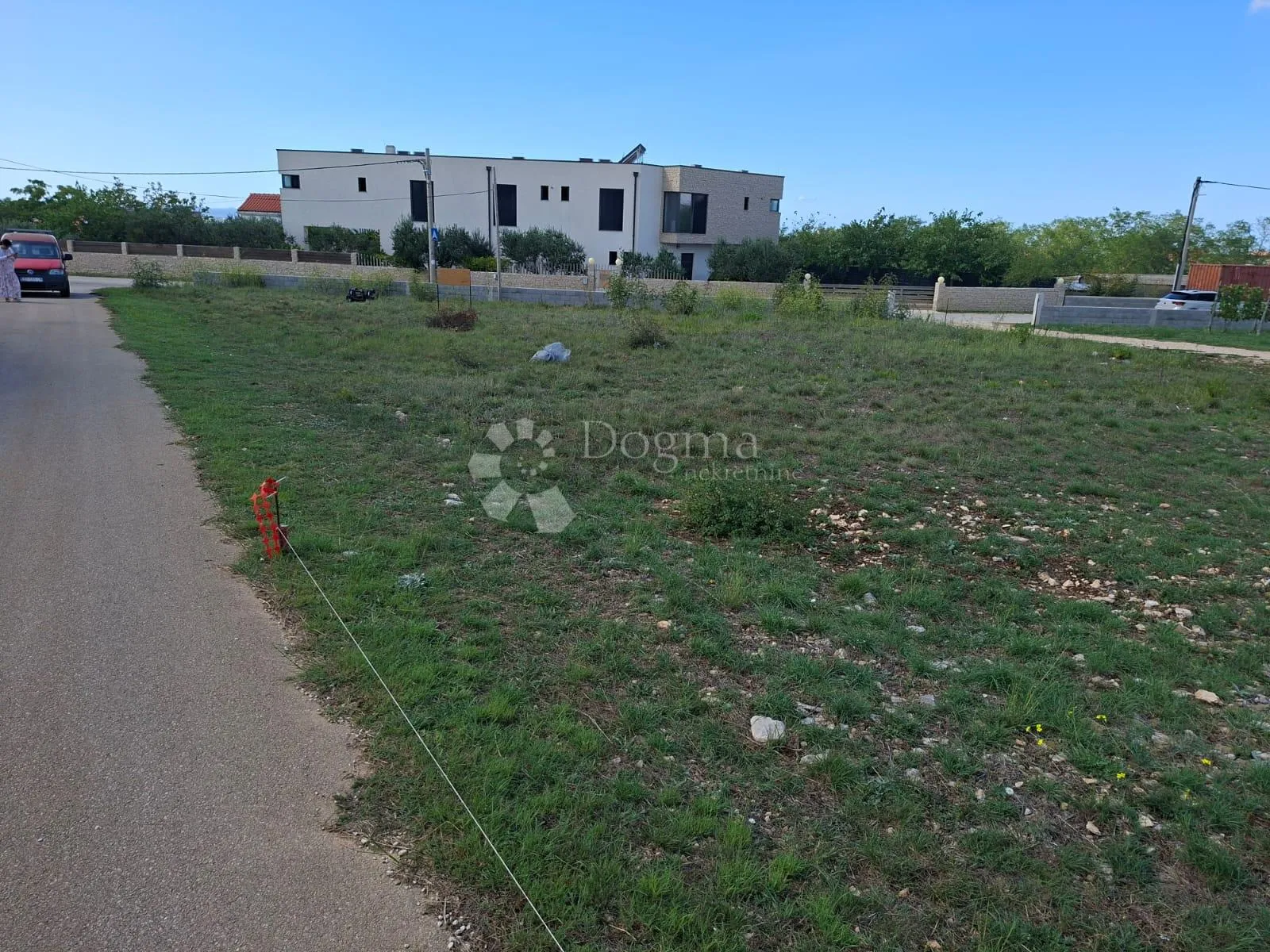građevinsko zemljište vrsi 709 m2 - slika 2