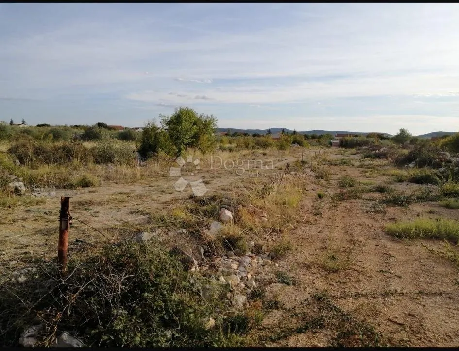 kuća s velikim građevinskim zemljištem – čista velika (vodice) - slika 5