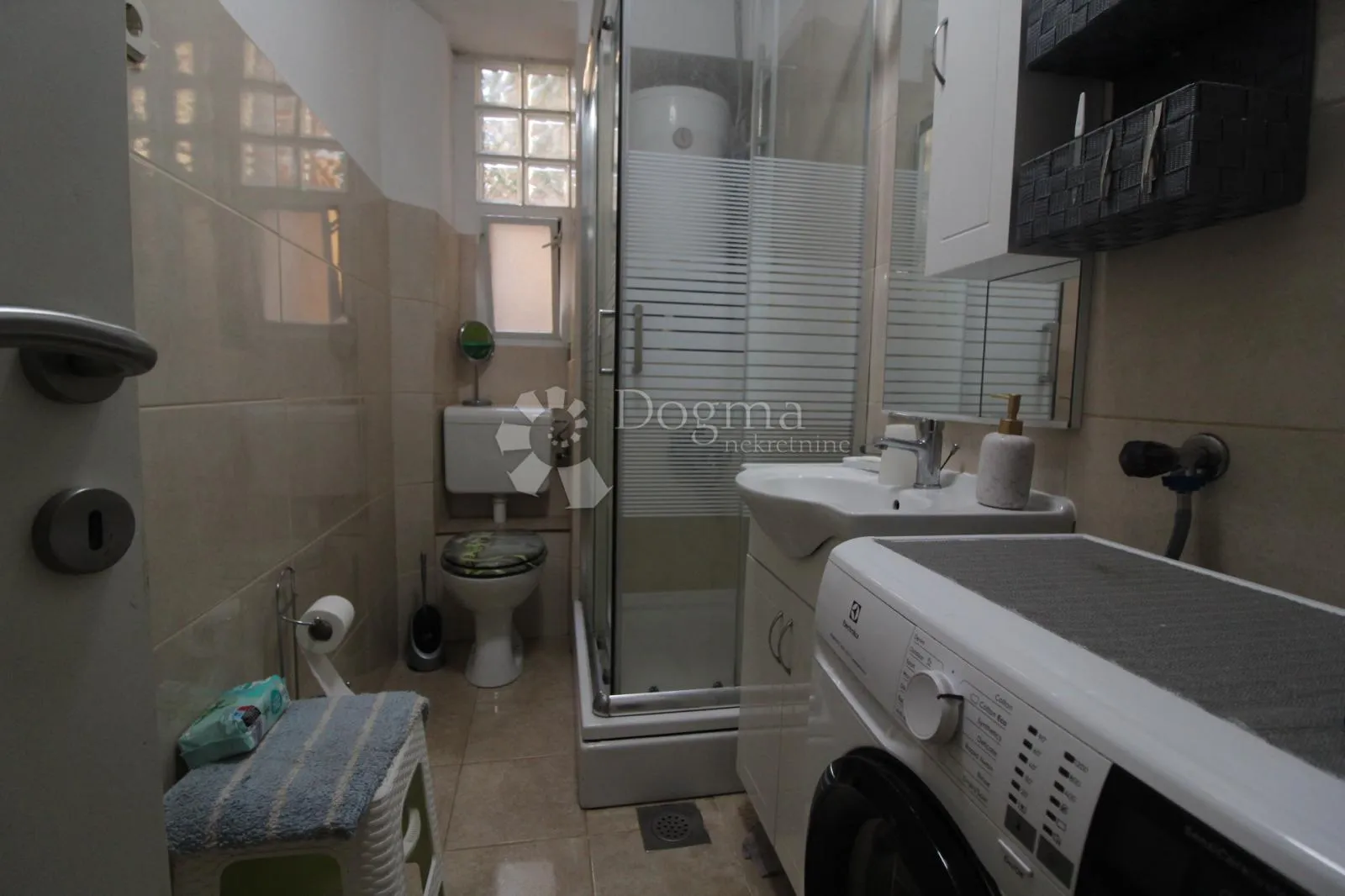 belveder stan sa 150m2 okućnice - slika 16