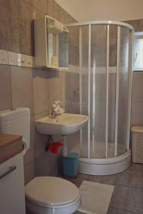 kuća 100 metara od mora - prilika! - slika 11
